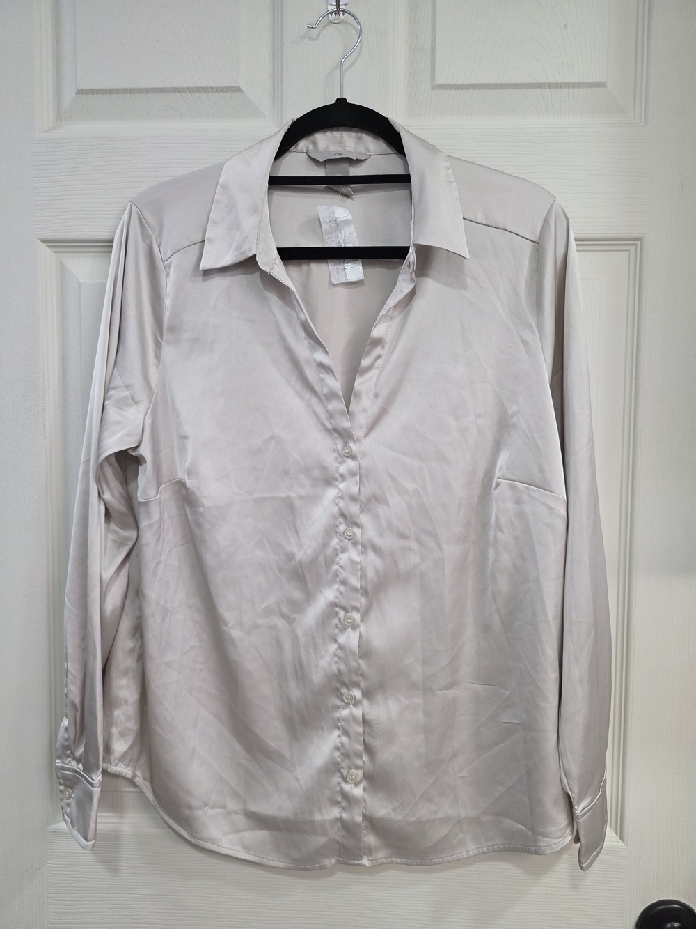 H&M Womens Long-Sleeve Satin Blouse Shirt — Beige